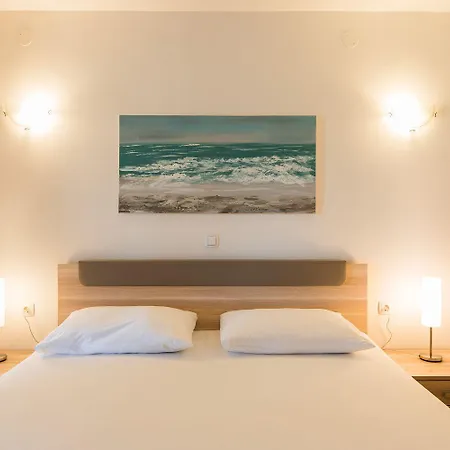 Charmantes Nur 200 Meter Zum Mit Meerblick, Liegen, Grillbereich 公寓