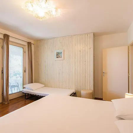 Apartment Charmantes Nur 200 Meter Zum Mit Meerblick, Liegen, Grillbereich