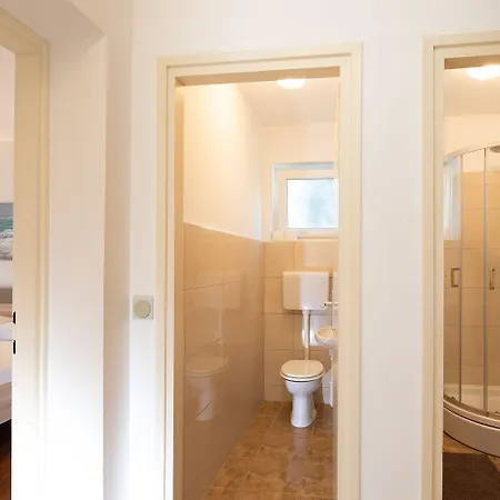 Apartment Charmantes Nur 200 Meter Zum Mit Meerblick, Liegen, Grillbereich Selce