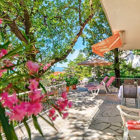 Charmantes Nur 200 Meter Zum Mit Meerblick, Liegen, Grillbereich 公寓