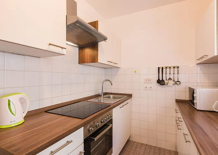 Charmantes Nur 200 Meter Zum Mit Meerblick, Liegen, Grillbereich Apartment Selce