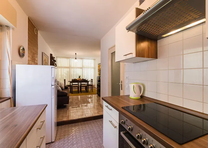 Charmantes Nur 200 Meter Zum Mit Meerblick, Liegen, Grillbereich Apartment *