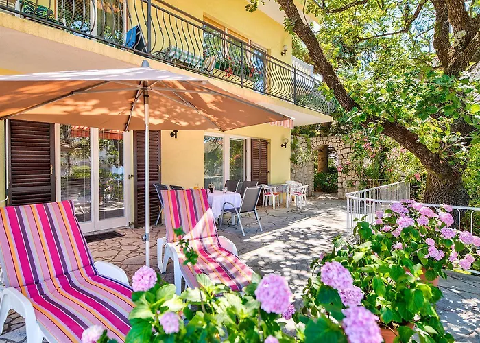 Charmantes Nur 200 Meter Zum Mit Meerblick, Liegen, Grillbereich Apartment *